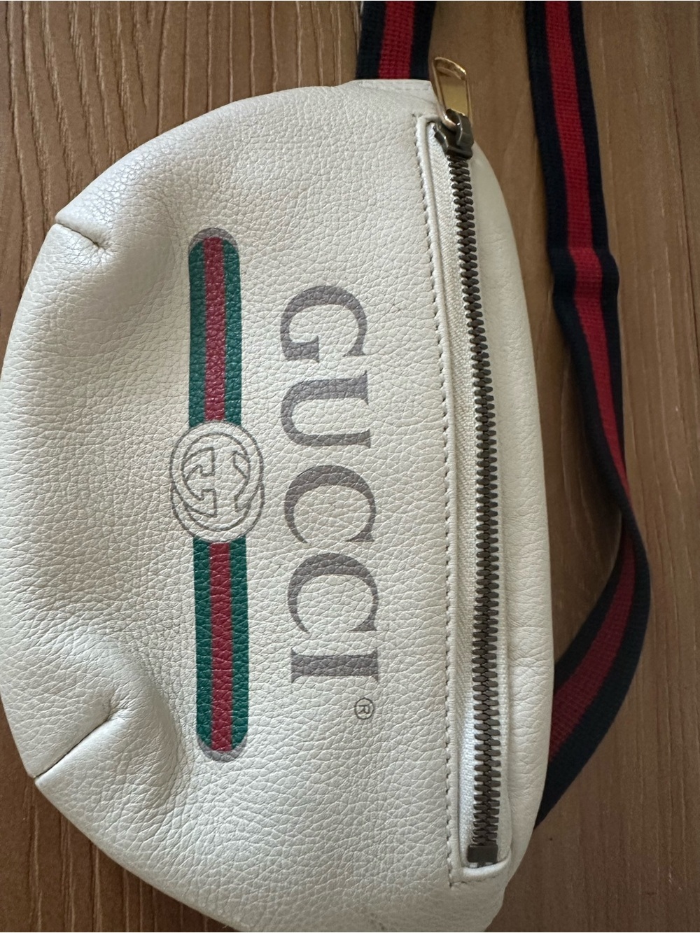 GUCCI White Leather Belt Bag - Picture 2 of 5